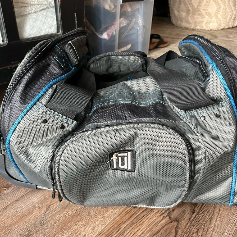 FUL Rolling Duffle/gym bag  22"x12"x12" - Picture 2 of 10
